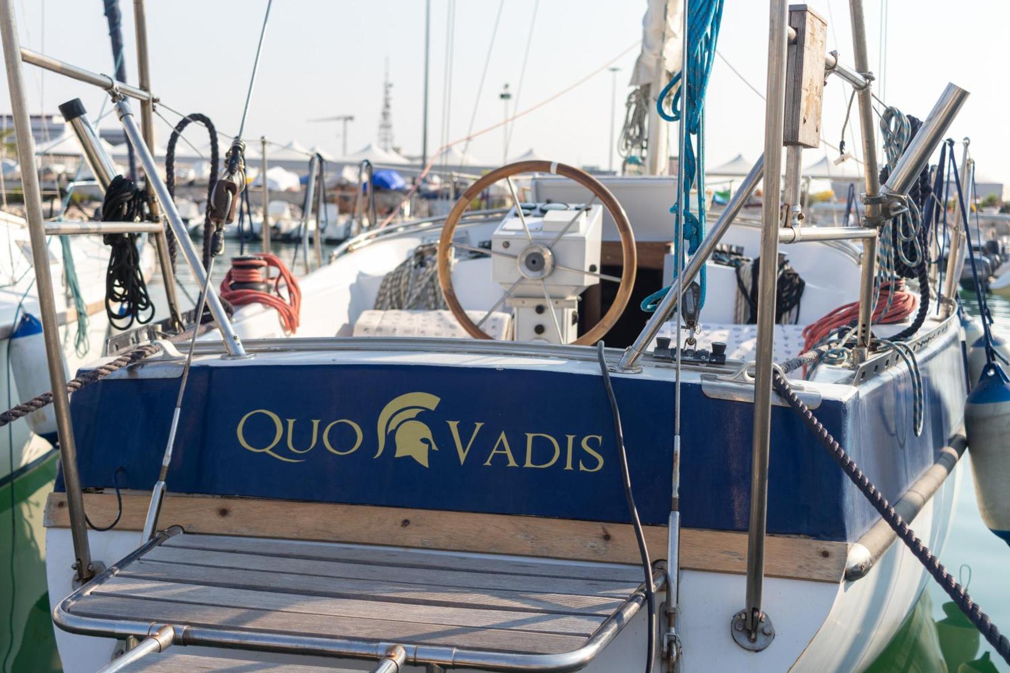 Quo Vadis Yacht Hotel Bari Exterior photo