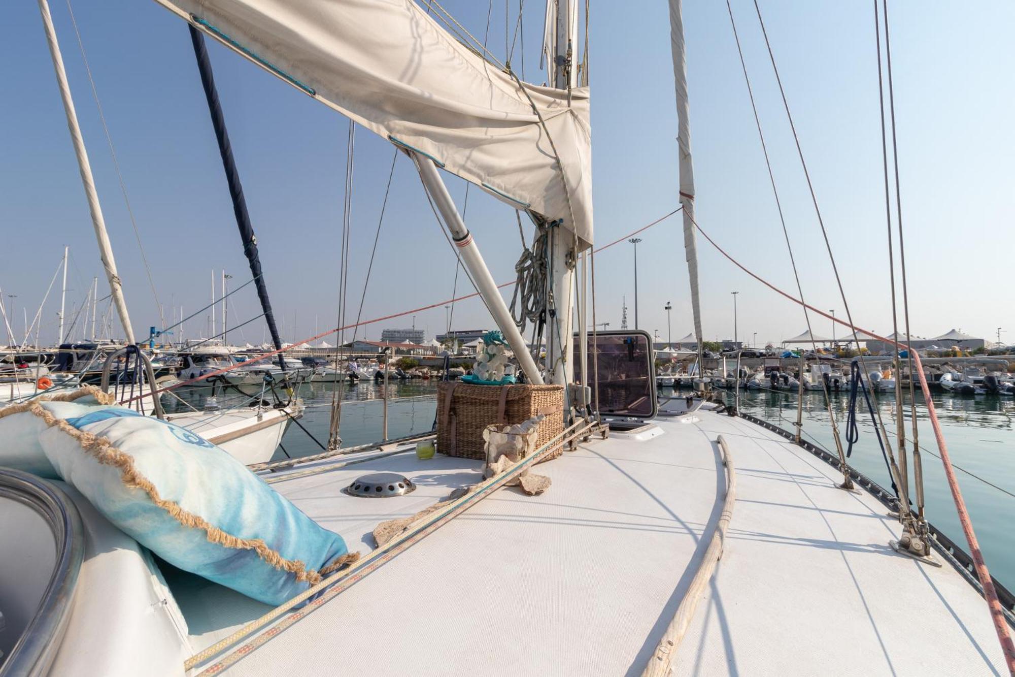 Quo Vadis Yacht Hotel Bari Exterior photo